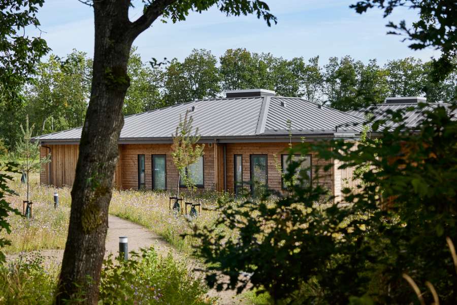 Autistenheim im Wald – „umhüllt“ von Holz und Stahlprofilen, AutismeCenter Skive, Jægervej 16, 7800 Skive